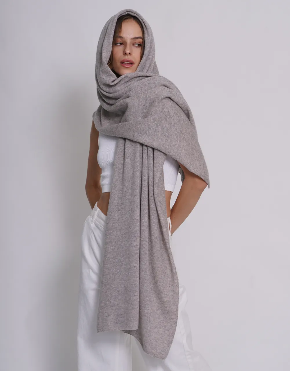 The Soft Cashmere Scarf in Koala